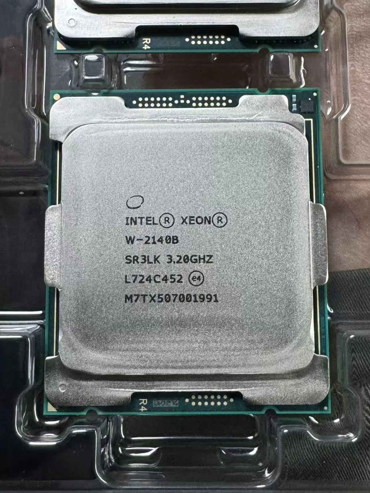 LGA 2066 CPU C422 W-2102 W-2104 W-2123 W-2125 W-2133 W-2135 W-2145 W-2155 W-2175 W-2195 W-2223 W-2225 W-2235 W-2245 W-2255 W-2265 W-2275 W-2295 W-2140B W-2150B W-2170B W-2191B