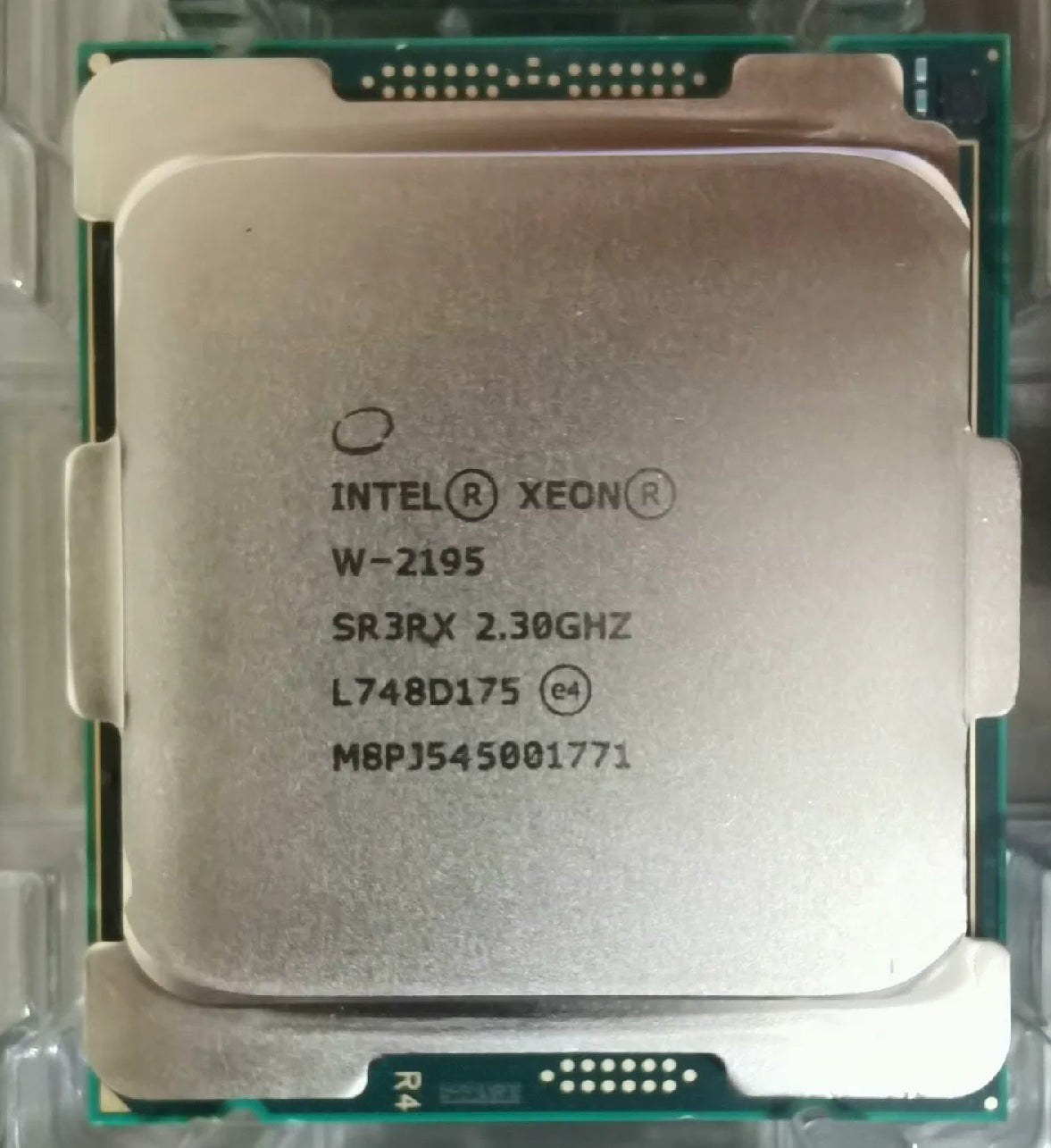 LGA 2066 CPU C422 W-2102 W-2104 W-2123 W-2125 W-2133 W-2135 W-2145 W-2155 W-2175 W-2195 W-2223 W-2225 W-2235 W-2245 W-2255 W-2265 W-2275 W-2295 W-2140B W-2150B W-2170B W-2191B
